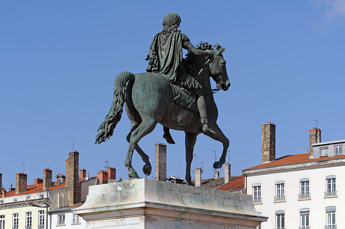 Louis XIV Roi de France (1638-1715) par Lemot, Le Rhône sur le piédestal par les frères Coustou, Place Bellecour Lyon 2ème