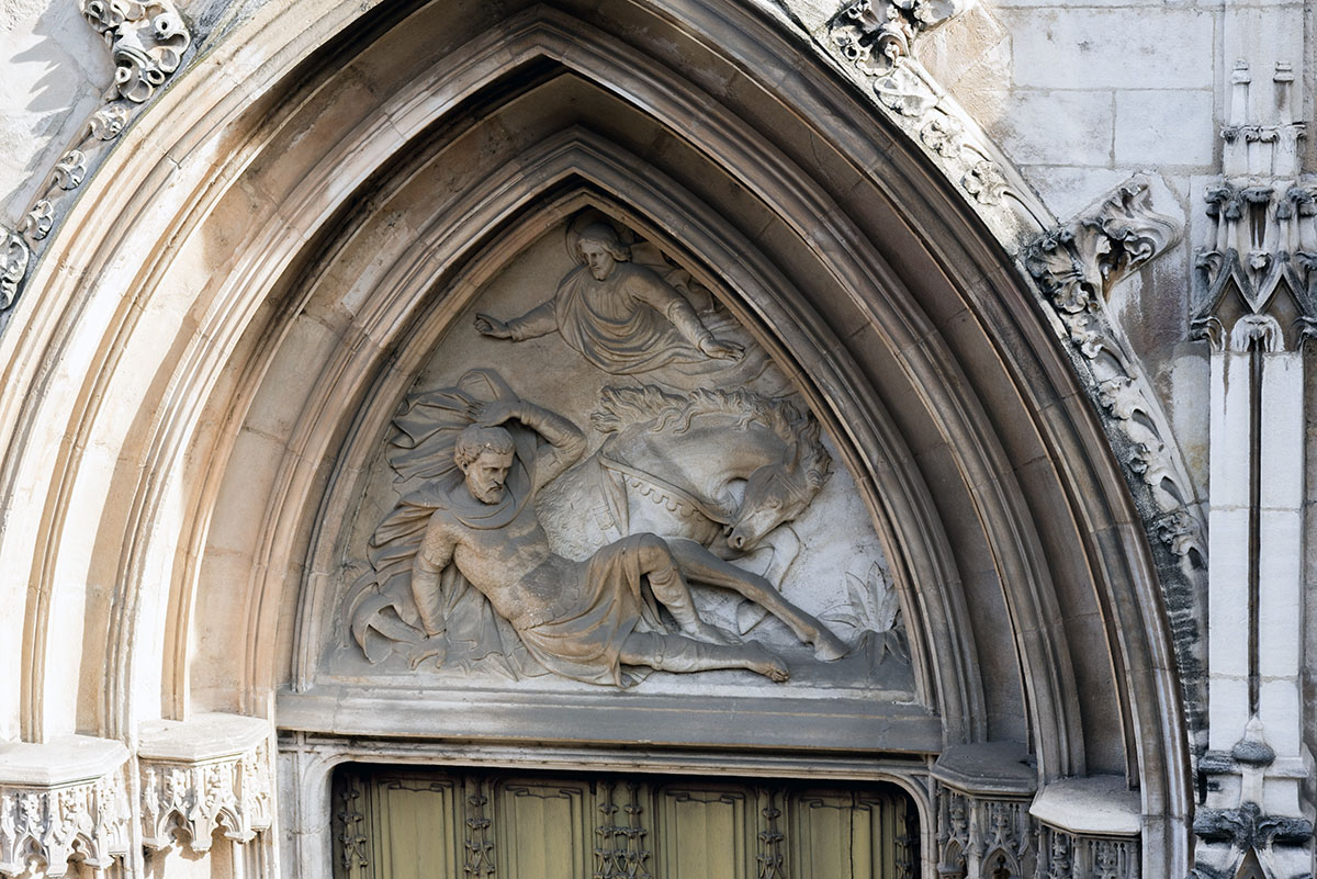 Chutte de Saint Paul sur le tympan de l’église Saint Paul XIIème et XIIIème siècle