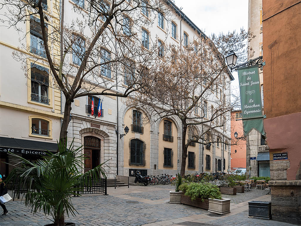 Petit Collège, (Annexe de la Mairie du 5ème) Place du Petit Collège Lyon 5ème