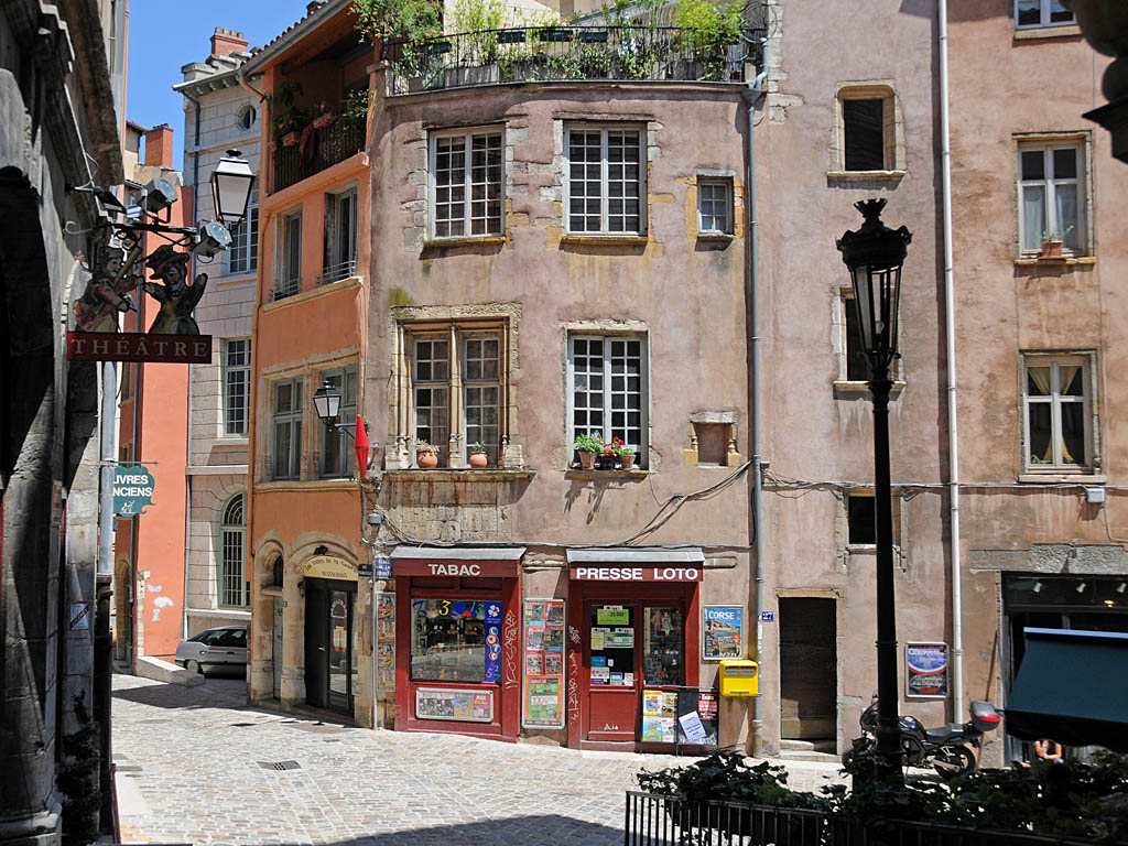 Rue Tramassac et Place de la Trinité Lyon 5ème